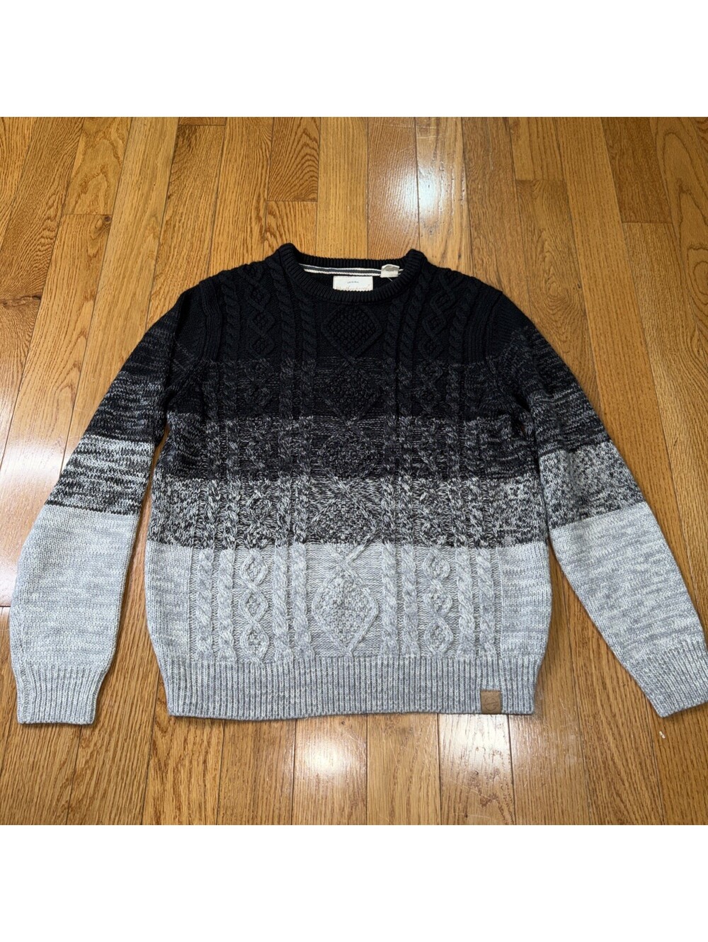 Size Large Men’s Weatherproof Vintage Cable Knit Sweater Gray Black Ombre